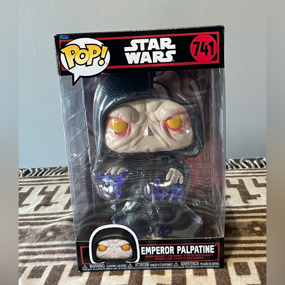 Funko Pop Star Wars Emperor Palpatine #741 Force Lightning Vinyl Figure New